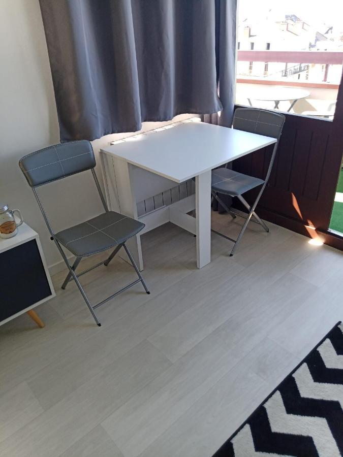 F2 Pres Debarcadere, En Centre Ville, Des Thermes Les Bains 2 Etoiles *
